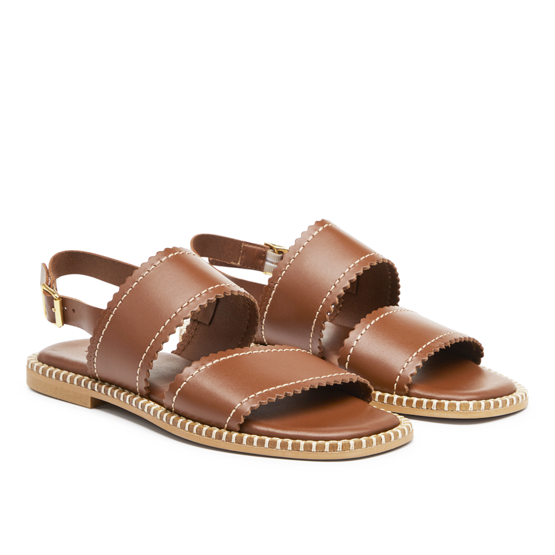 Leather sandal with wavy edges