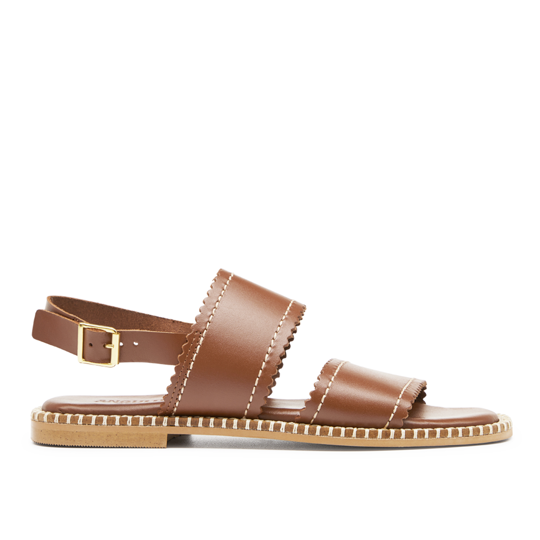 Leather sandal with wavy edges