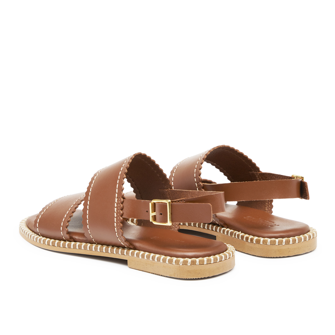 Leather sandal with wavy edges