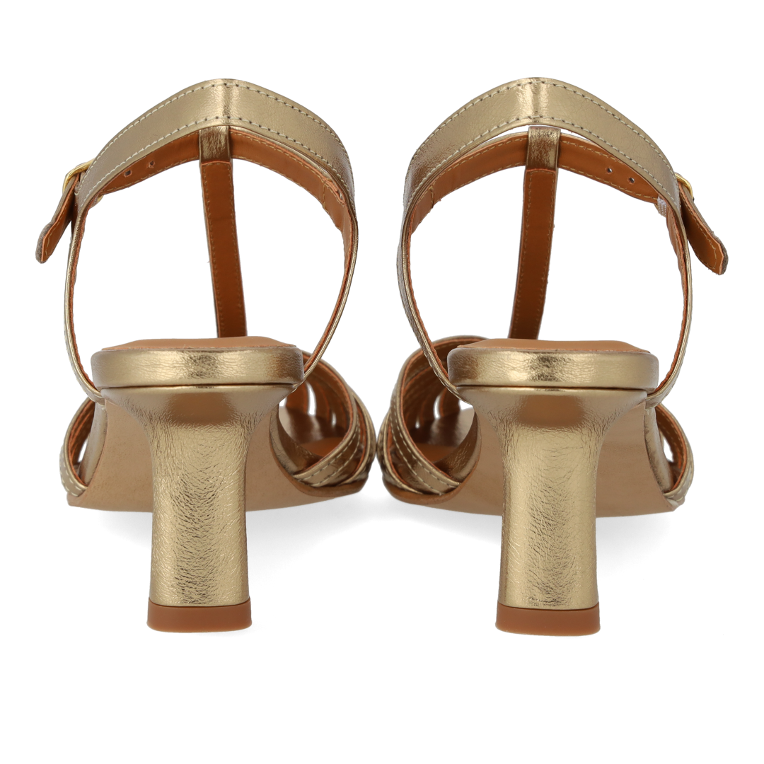 High-heeled sandal with beautiful organic front detail
