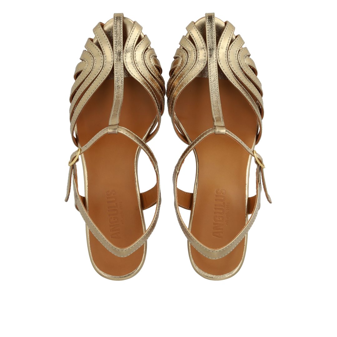High-heeled sandal with beautiful organic front detail