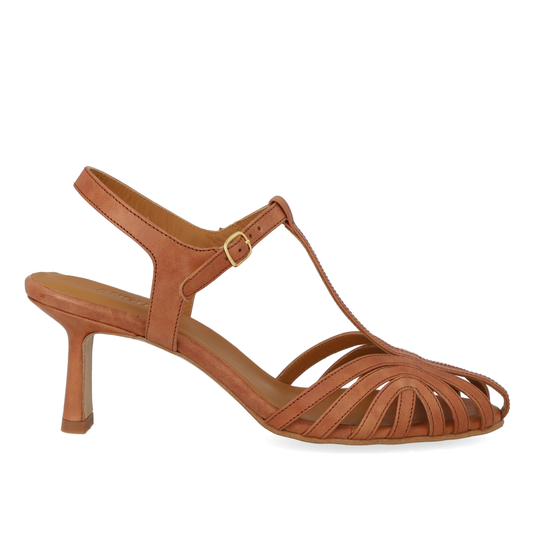 High-heeled sandal with beautiful organic front detail