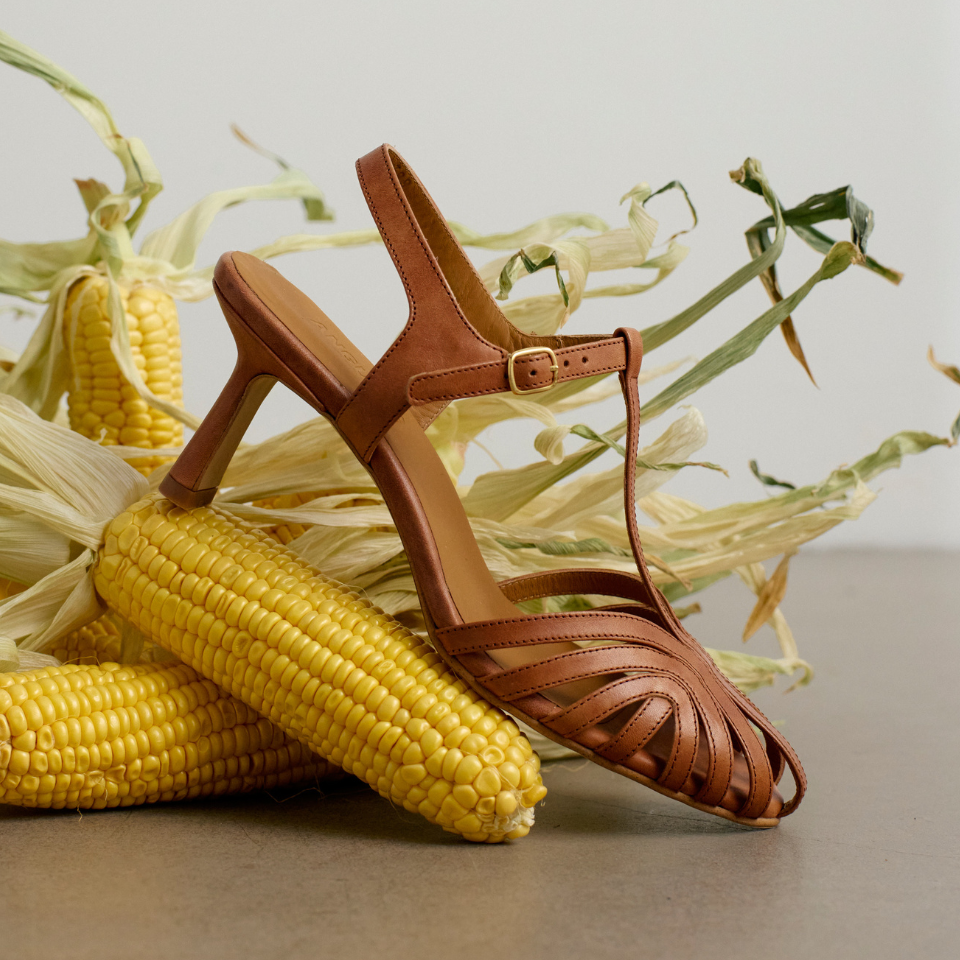 High-heeled sandal with beautiful organic front detail