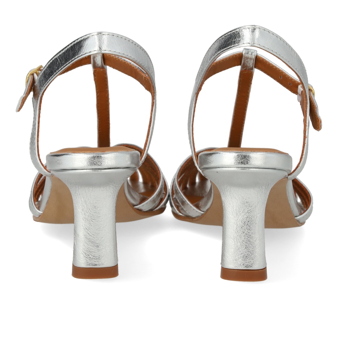 High-heeled sandal with beautiful organic front detail