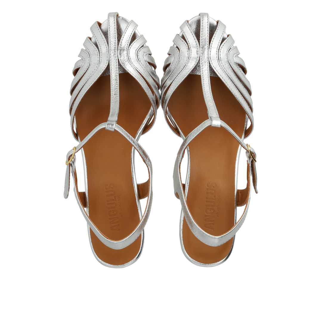 High-heeled sandal with beautiful organic front detail