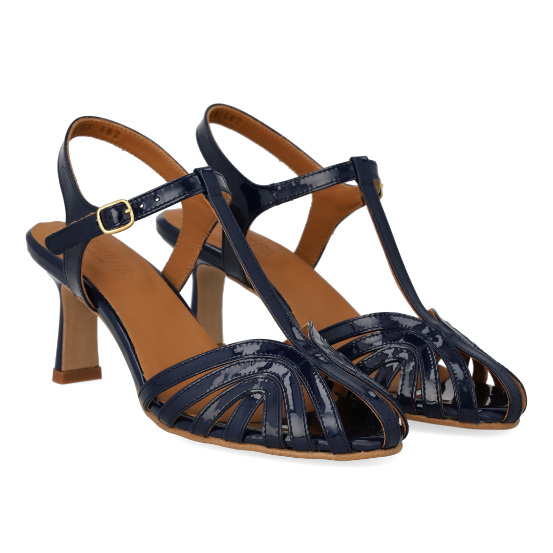 High-heeled sandal with beautiful organic front detail