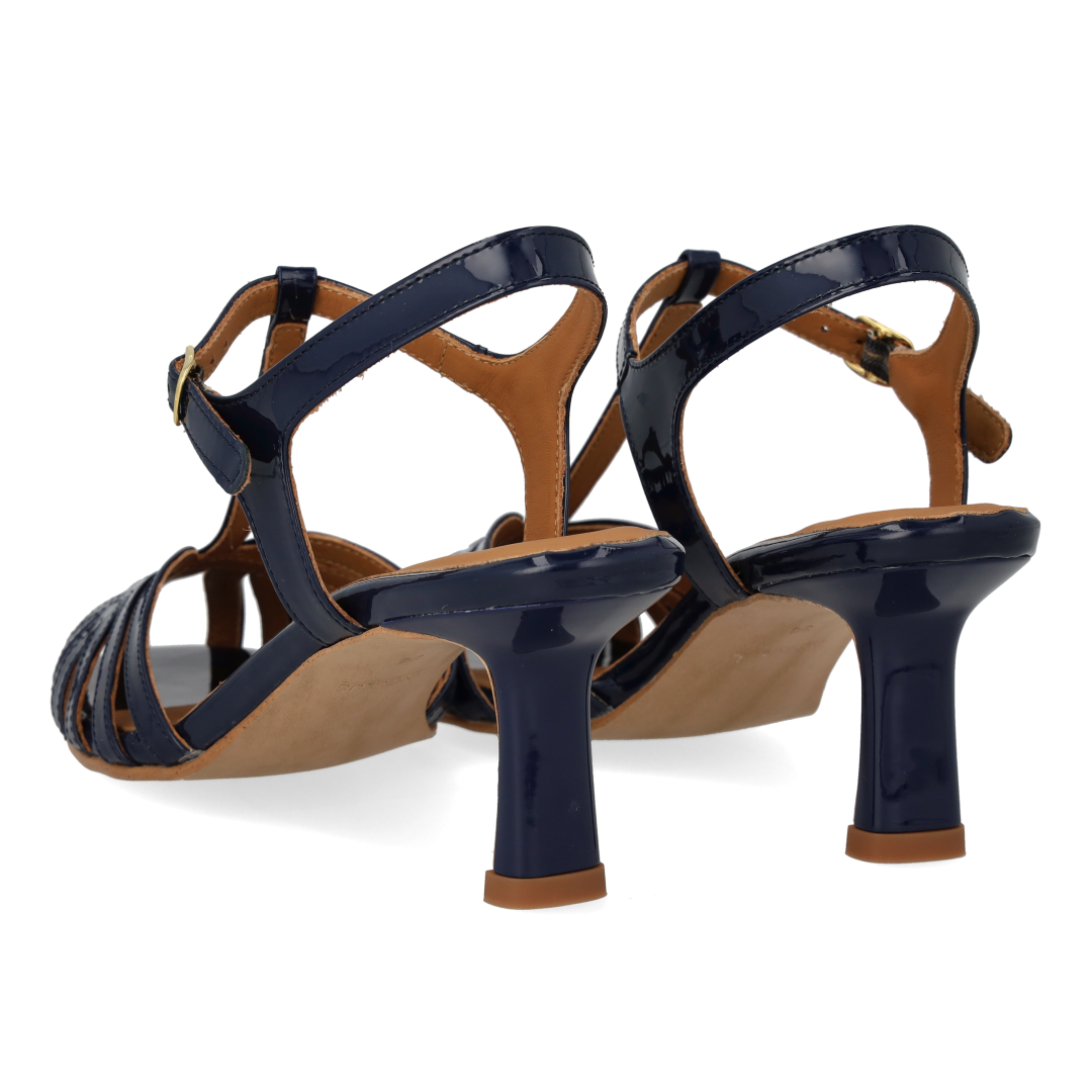 High-heeled sandal with beautiful organic front detail