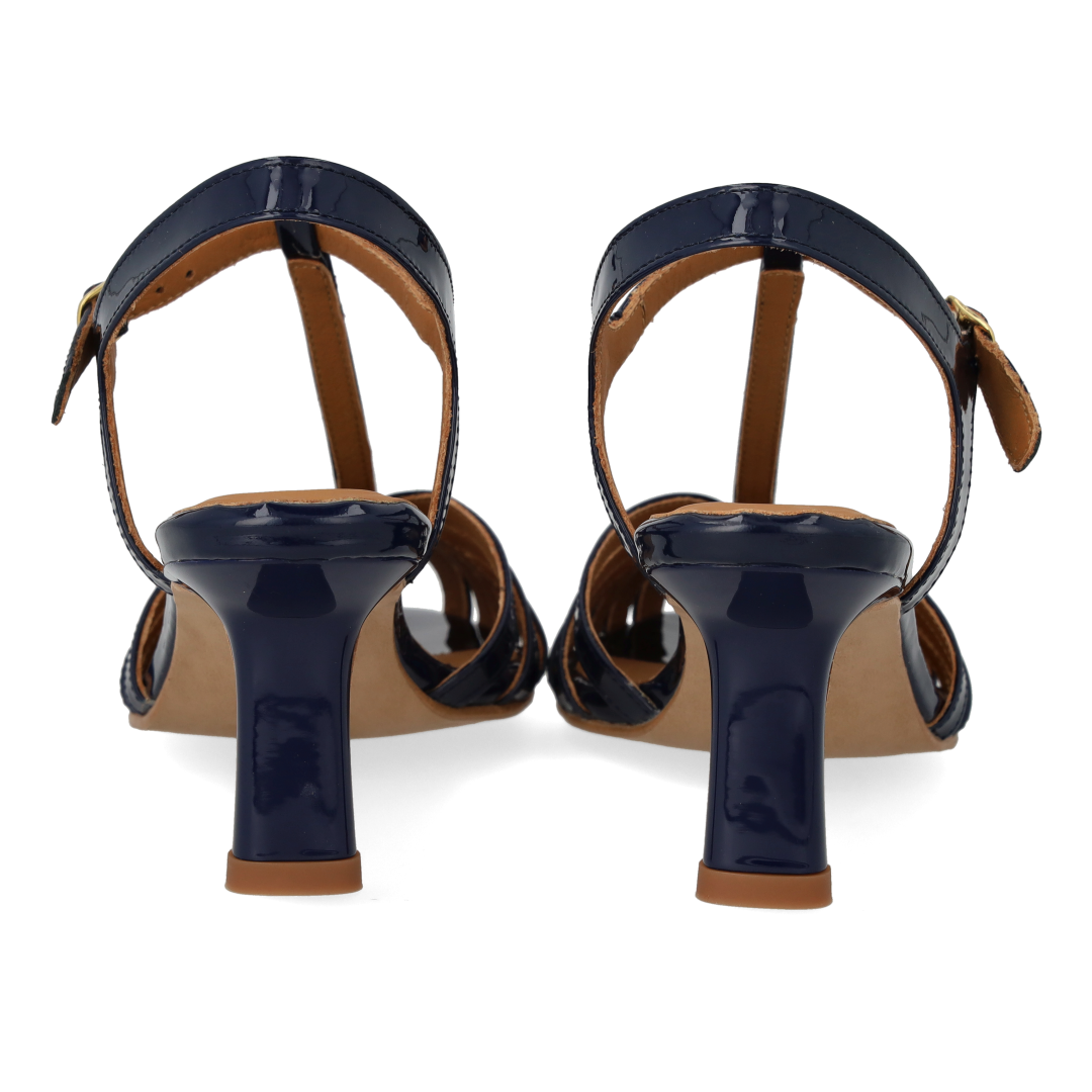 High-heeled sandal with beautiful organic front detail