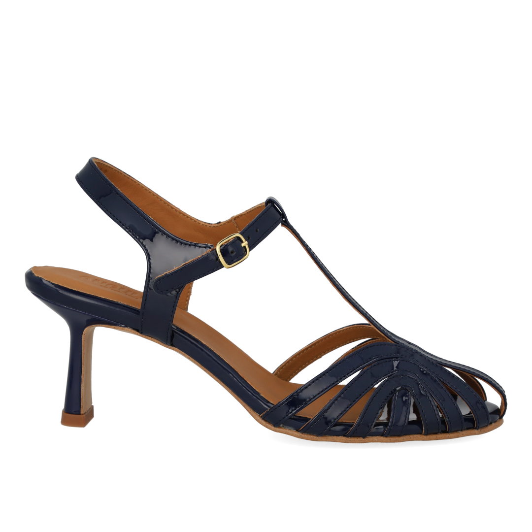 High-heeled sandal with beautiful organic front detail