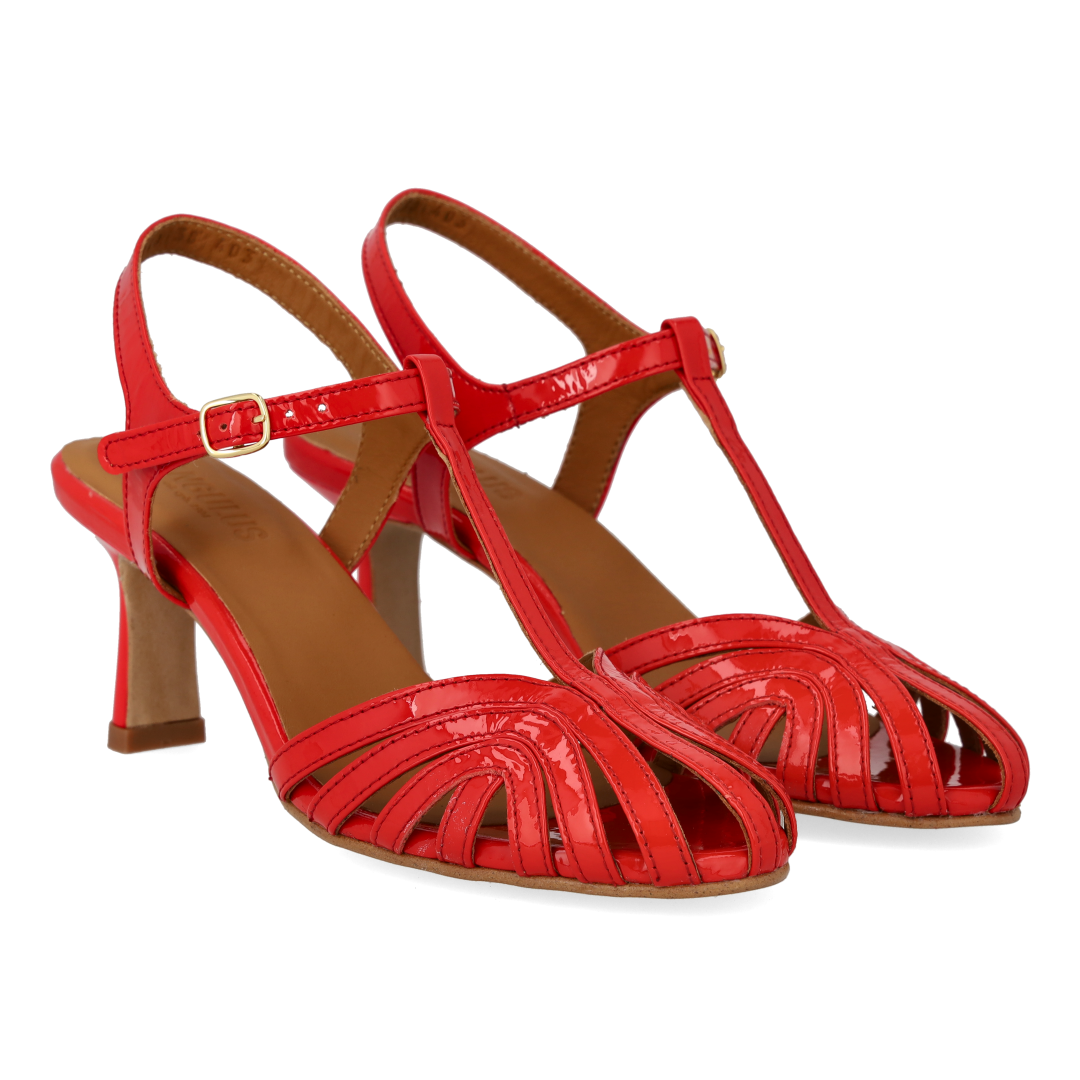 High-heeled sandal with beautiful organic front detail