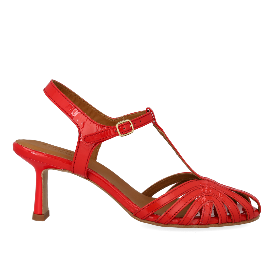 High-heeled sandal with beautiful organic front detail