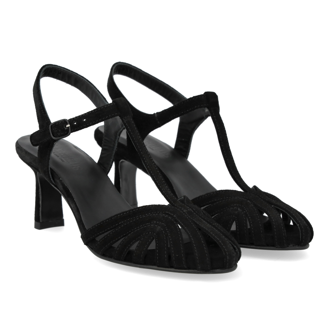 High-heeled sandal with beautiful organic front detail