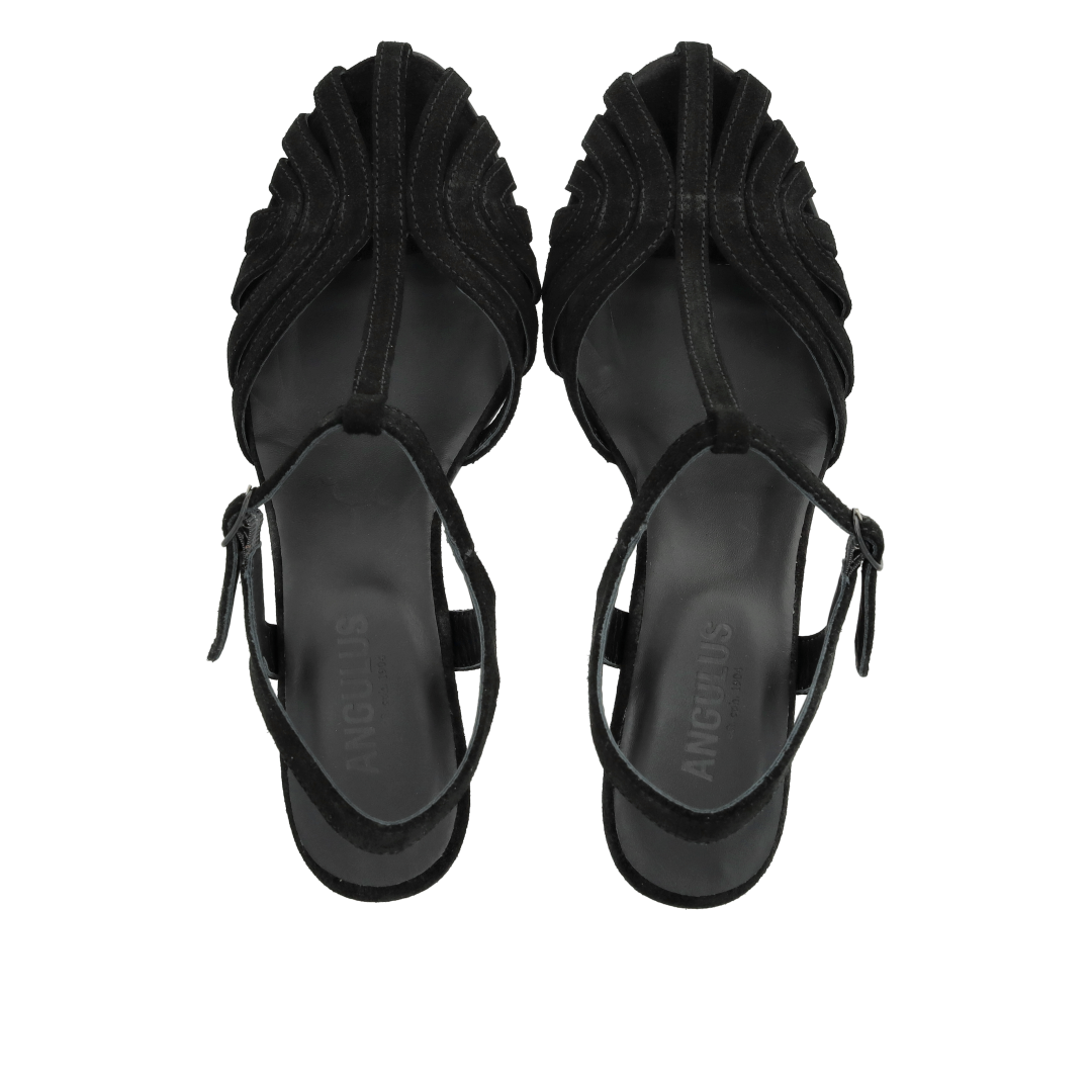 High-heeled sandal with beautiful organic front detail