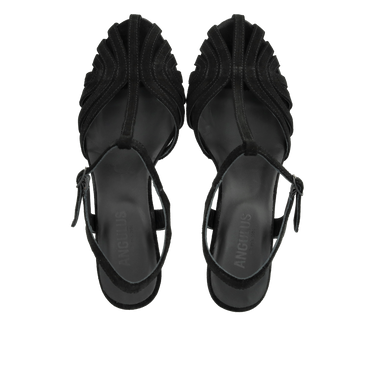 Heeled sandal with beautiful organic front detail