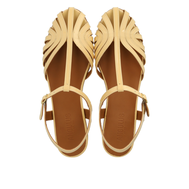 Flat sandal with beautiful organic front detail
