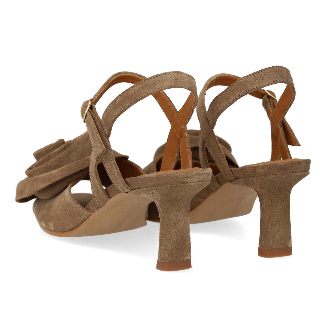 High-heeled Sandal with voluminous rose detail