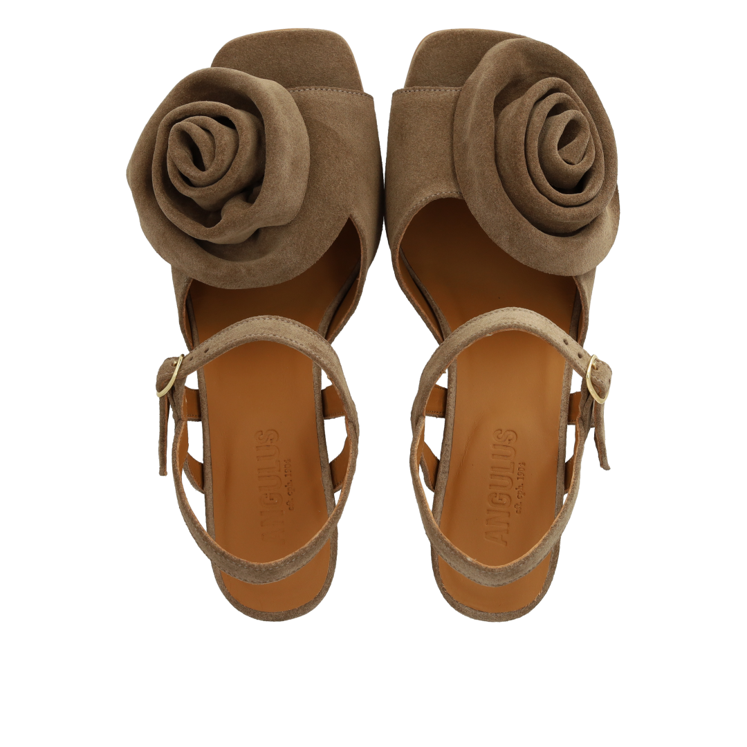High-heeled Sandal with voluminous rose detail