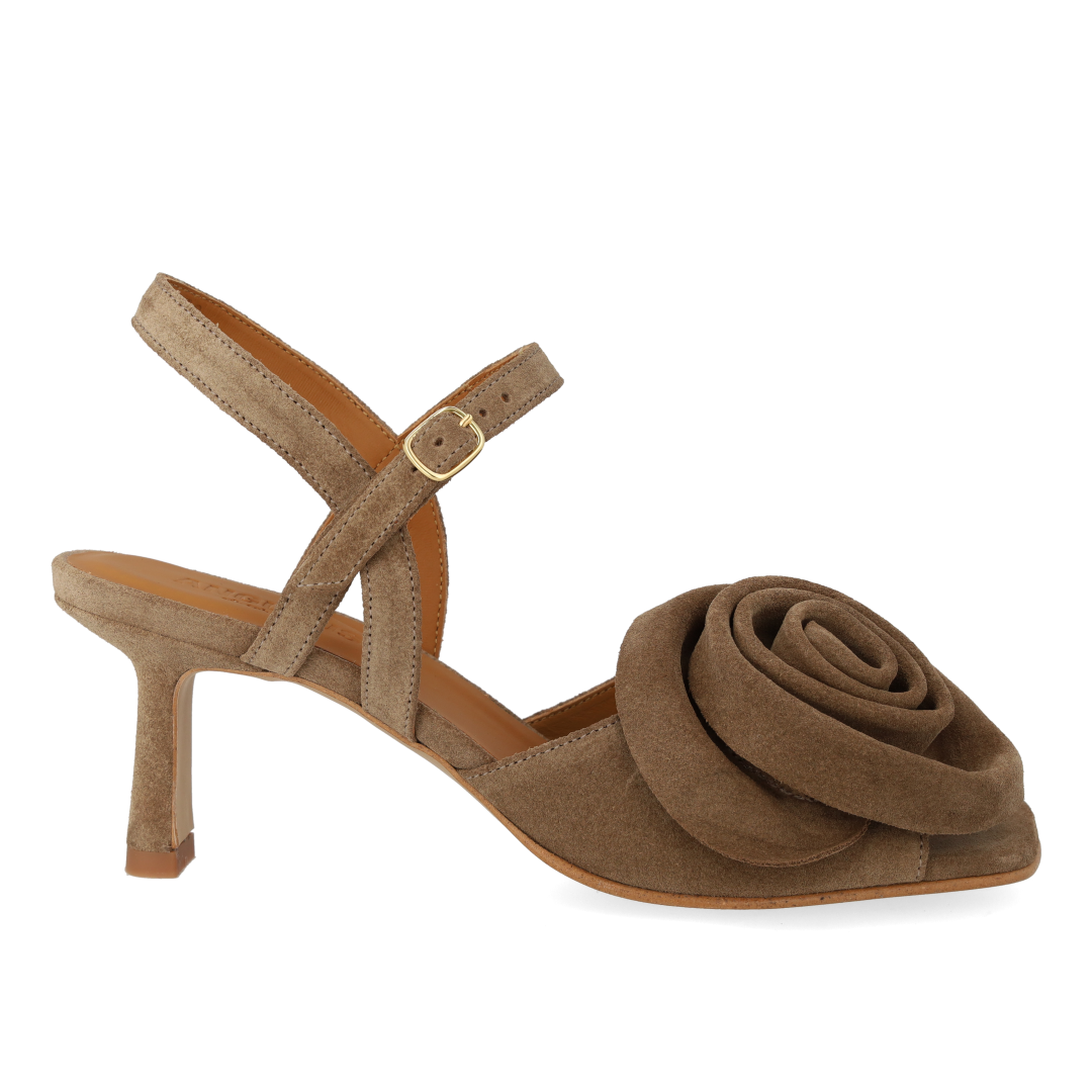 High-heeled Sandal with voluminous rose detail