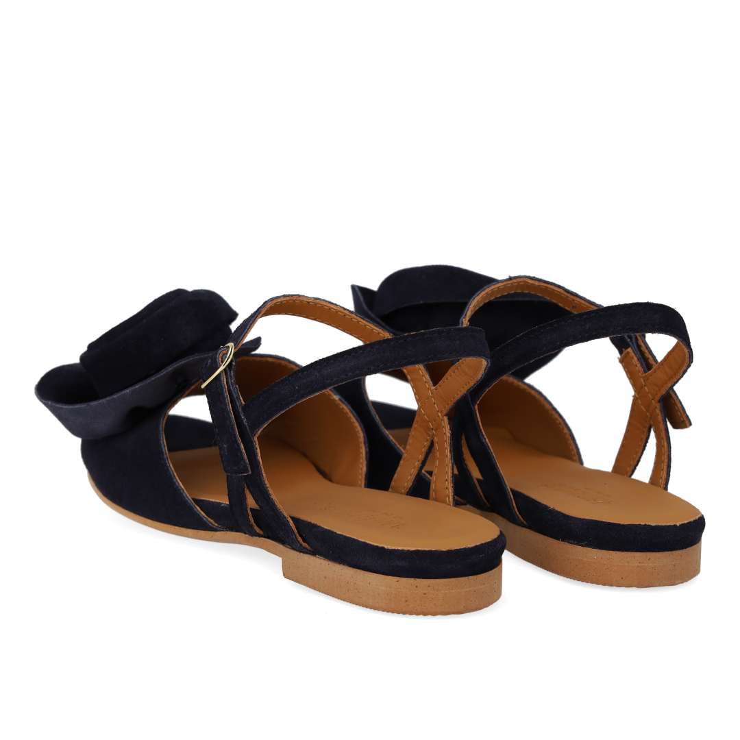 Sandal with voluminous rose detail