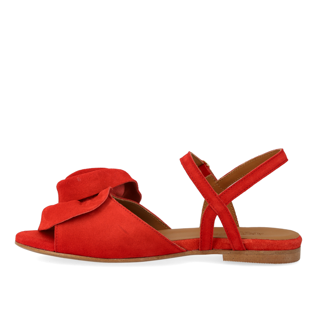 Sandal with voluminous rose detail