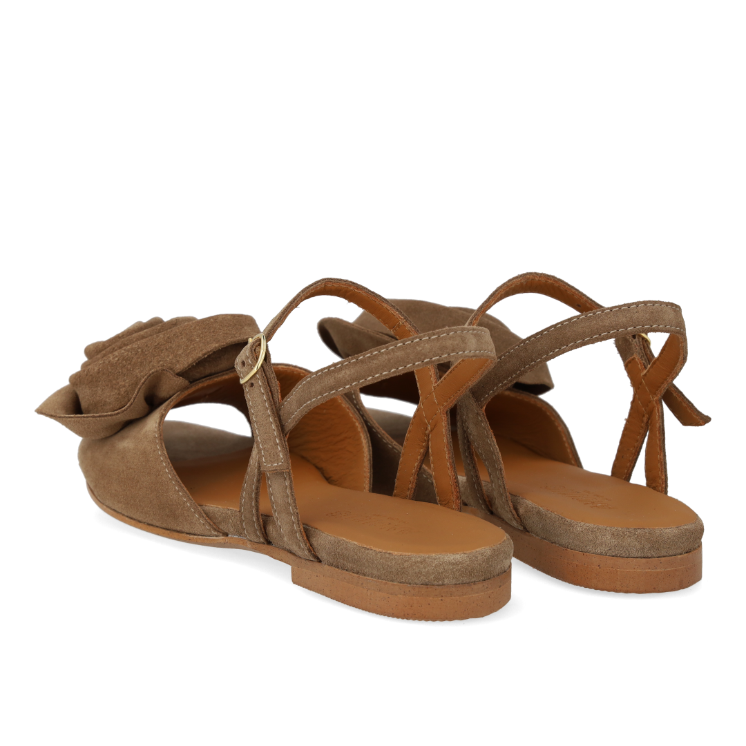 Sandal with voluminous rose detail