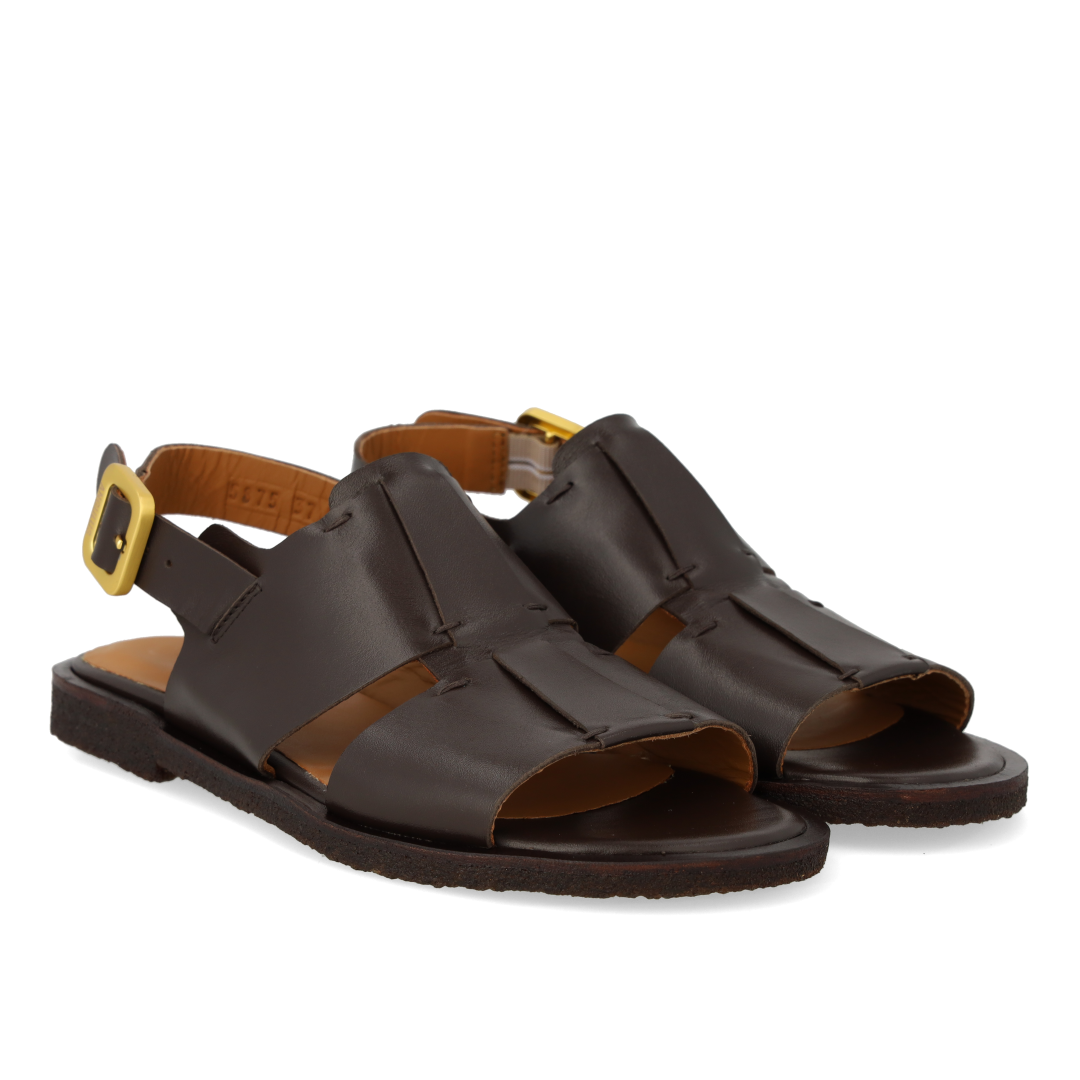 Strap sandal with stitching details