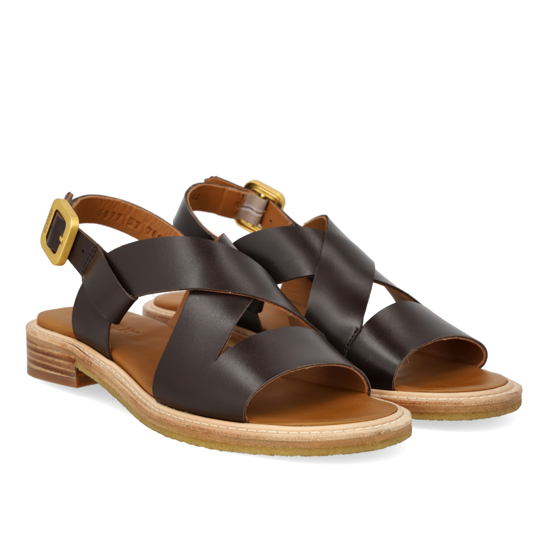 Strap sandal with logo buckle