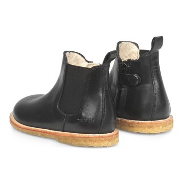 Classic chelsea boot with elastic and zipper