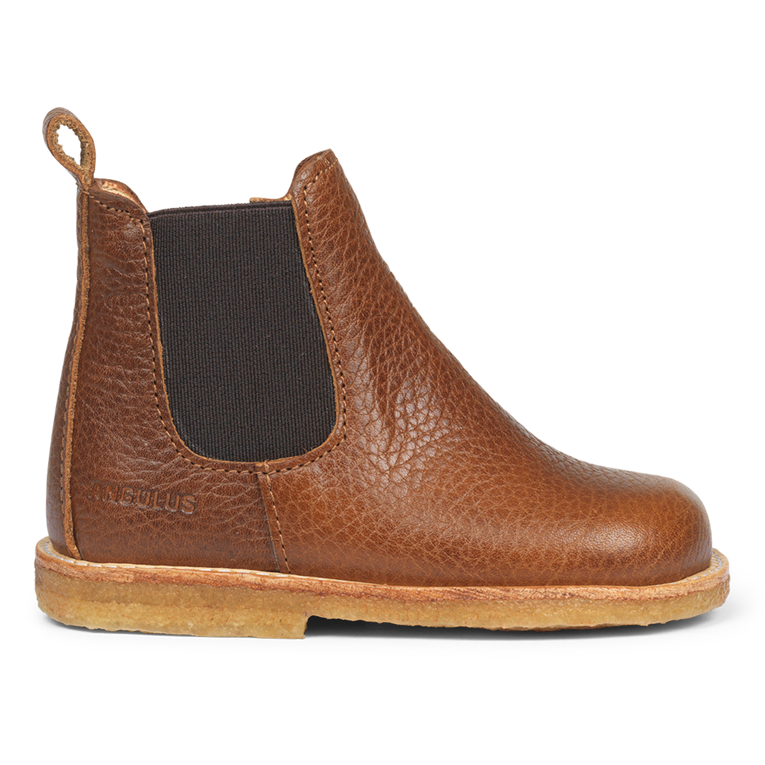 Classic chelsea boot with elastic and zipper