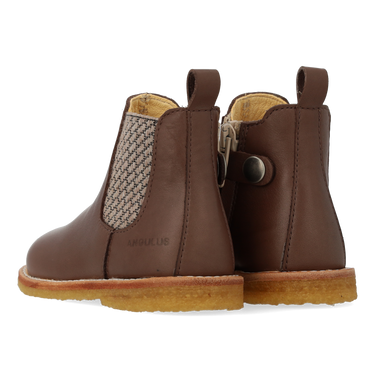 Classic chelsea boot with elastic and zipper