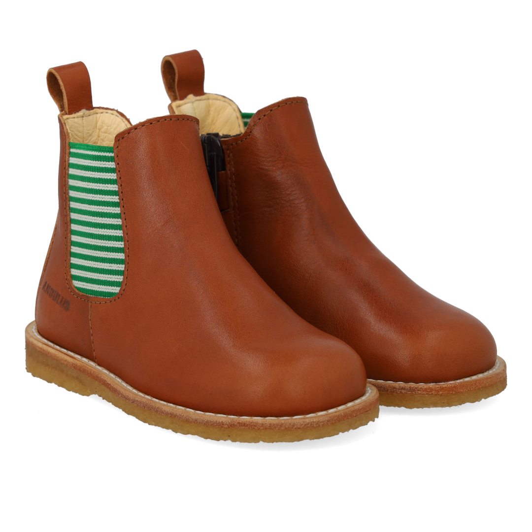 Classic Chelsea boot with elastic and zipper