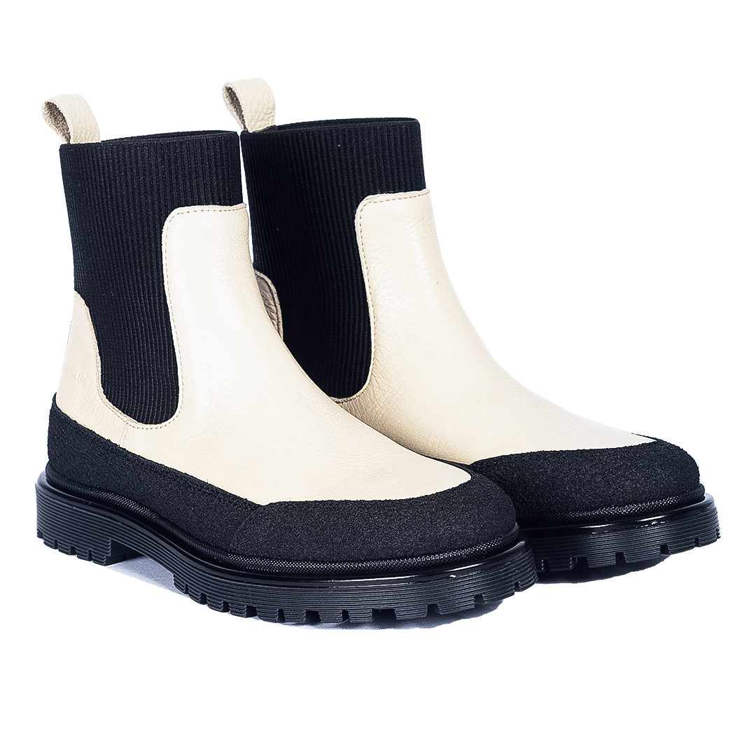 Ankle boot with elastic and track sole