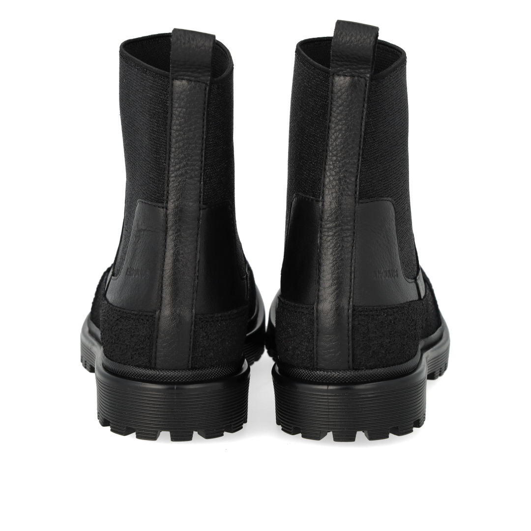 Boot with elastic and lug sole