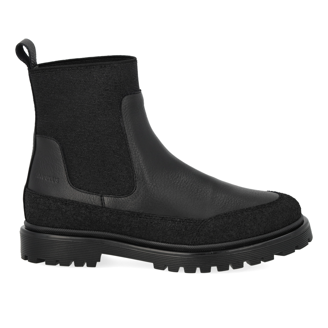 Boot with elastic and lug sole