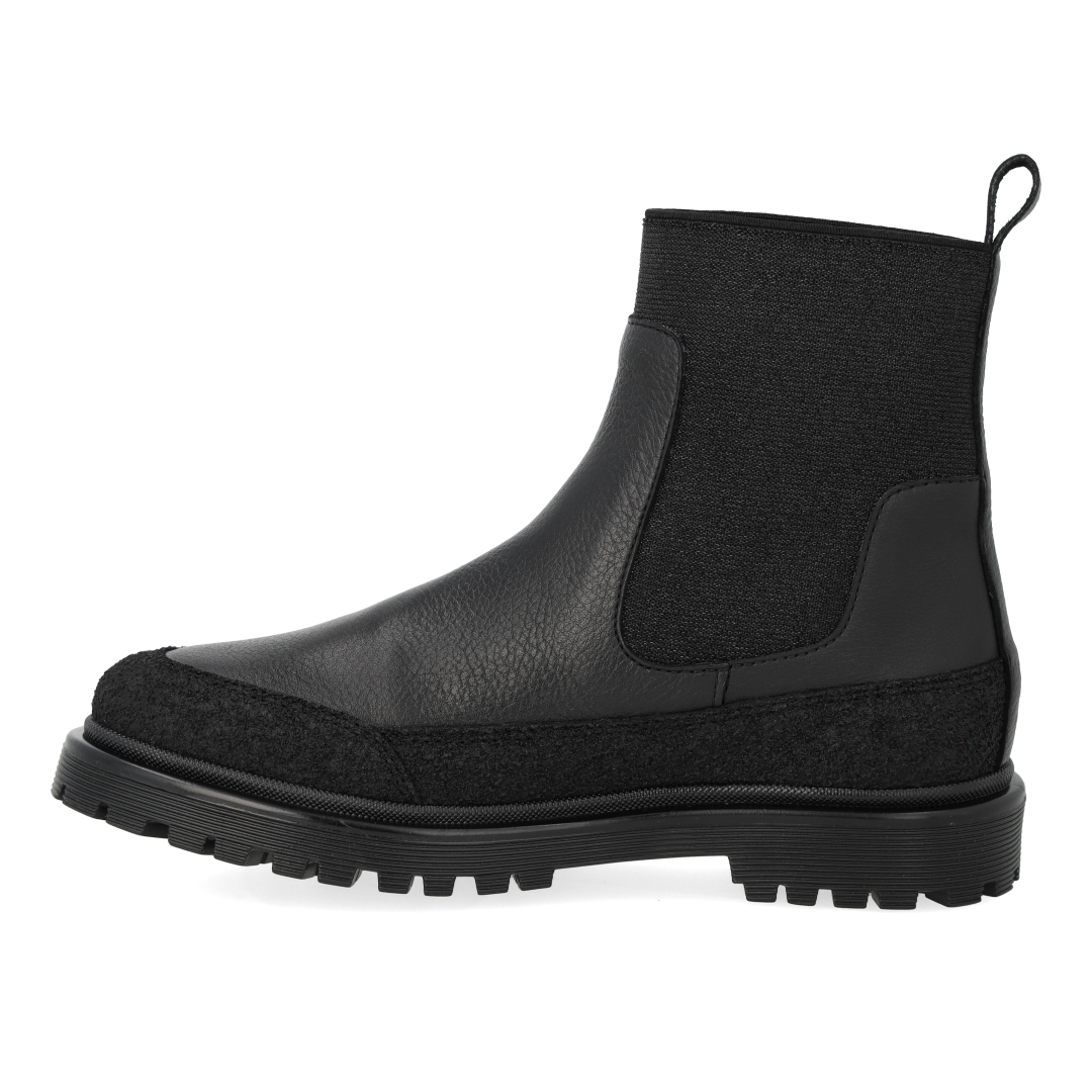 Boot with elastic and lug sole