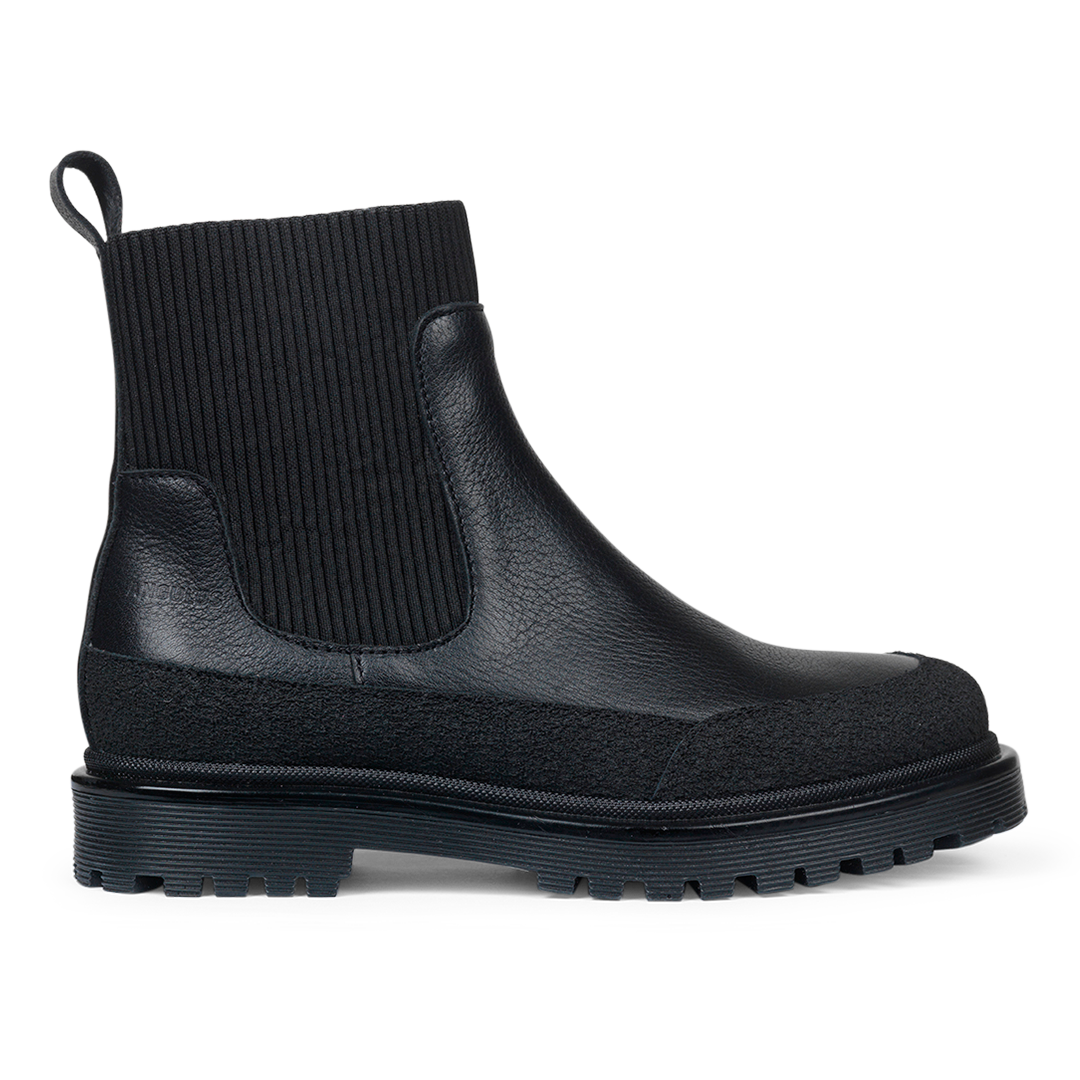 Ankle boot with elastic and track sole