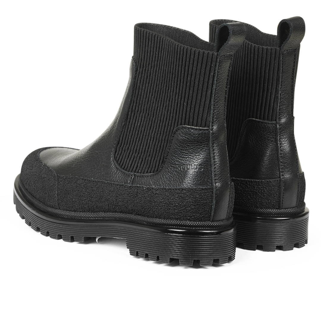 Ankle boot with elastic and track sole