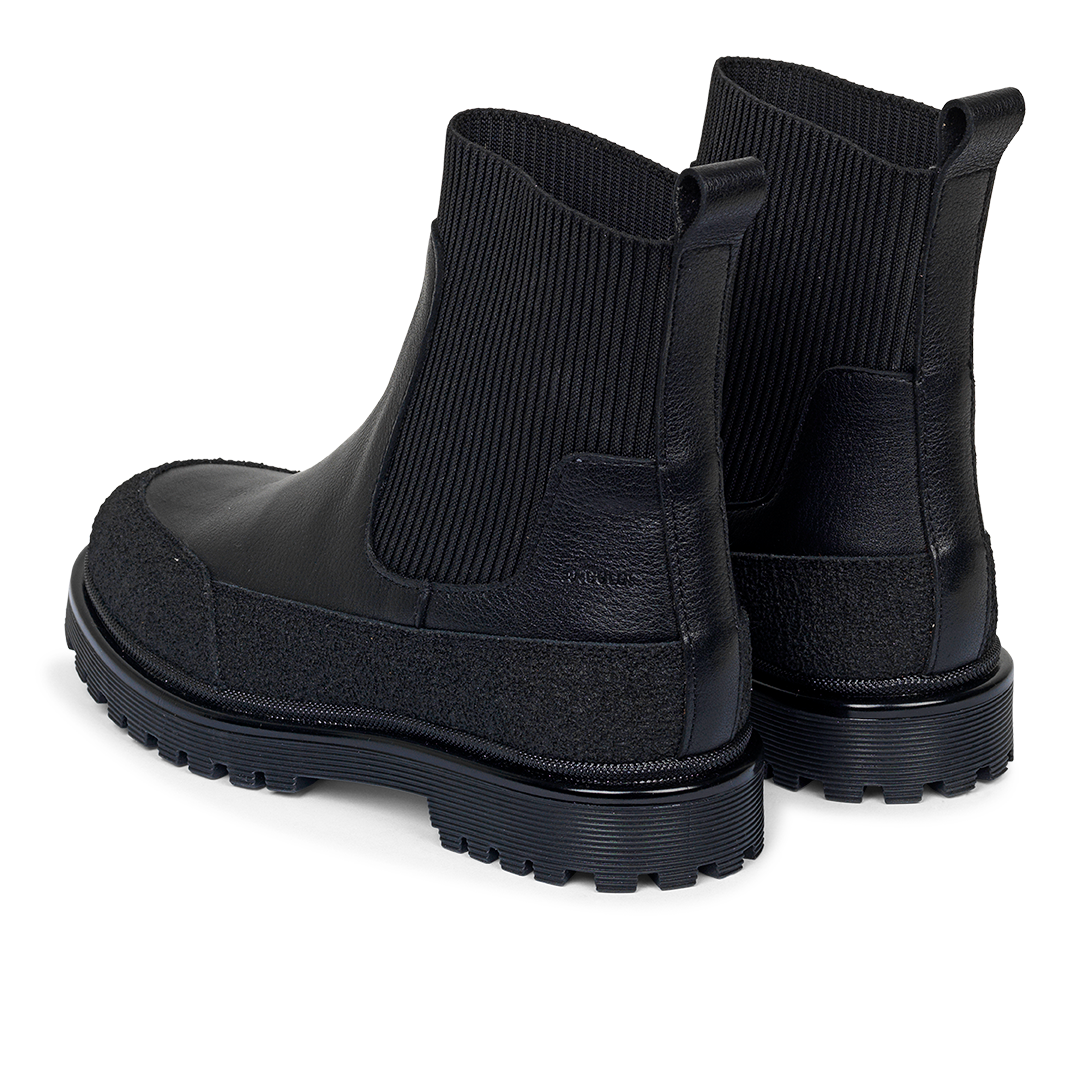 Ankle boot with elastic and track sole