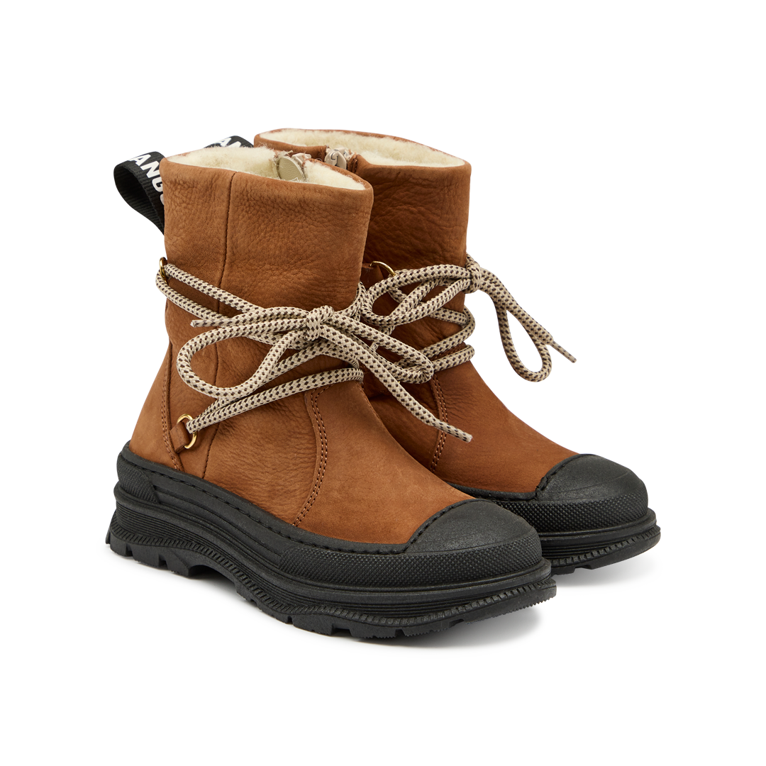 Ankle boot with wool lining and track sole