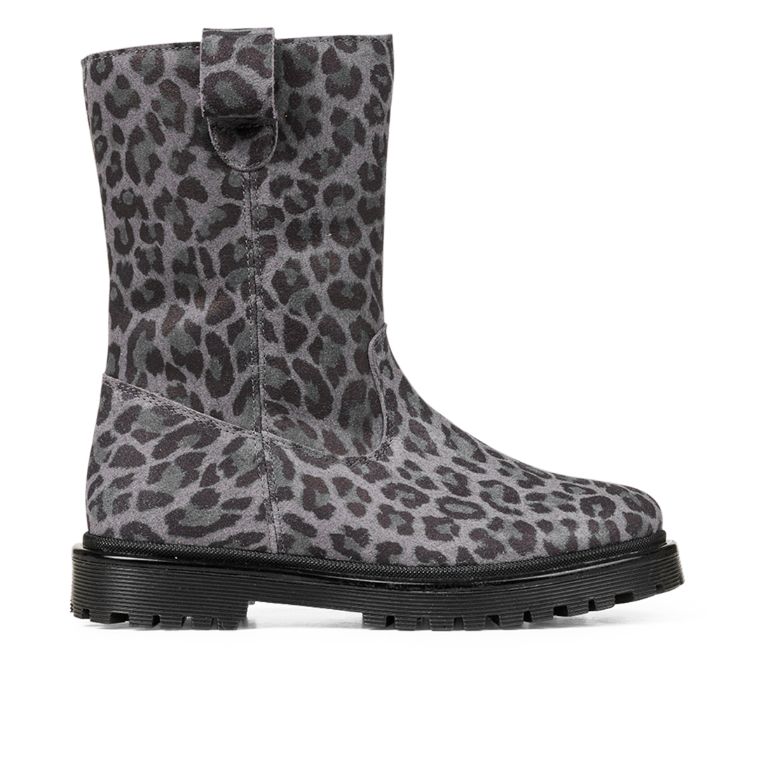 Boot with wool lining and track sole
