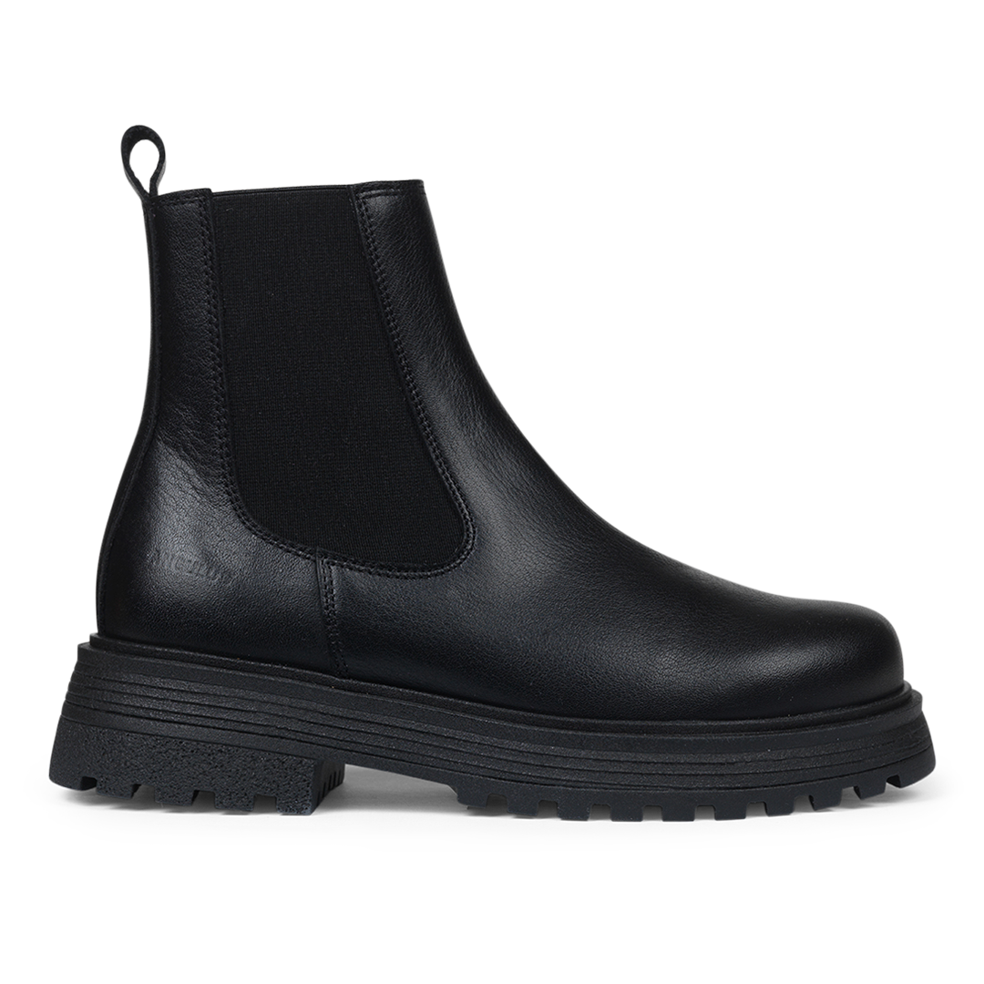 Chelsea boot with elastic and track sole