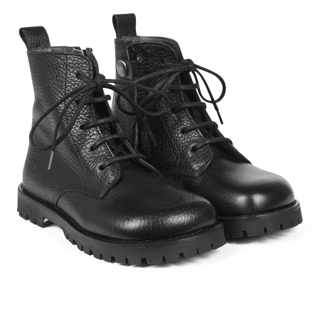 Lace-up shoes with track sole