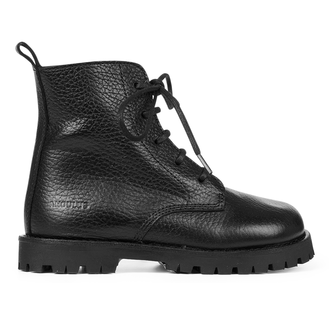 Lace-up shoes with track sole