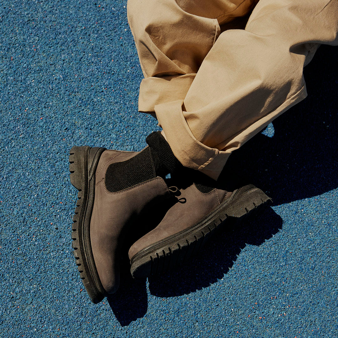Chelsea boot with elastic