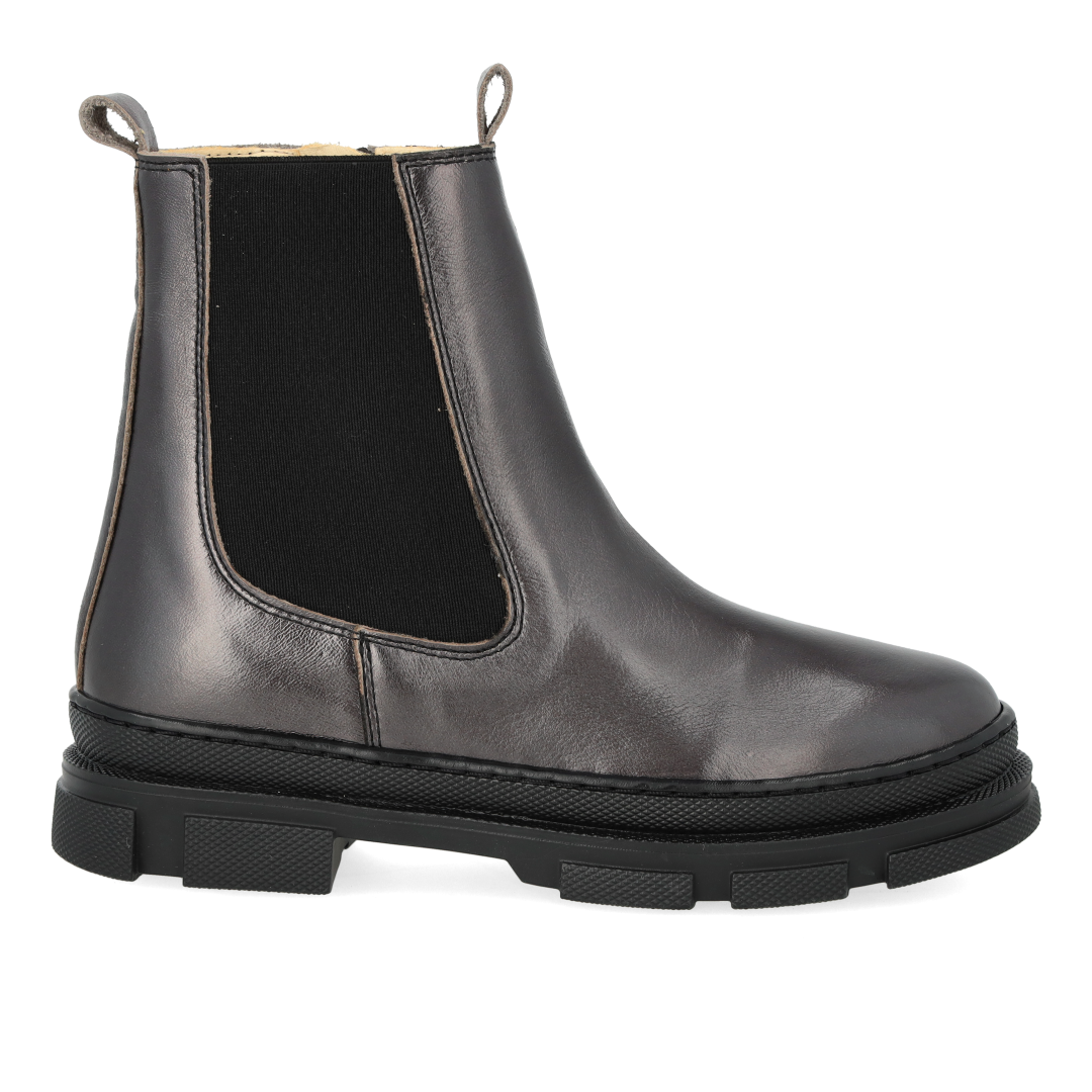 Ankle boot with elastic and zipper