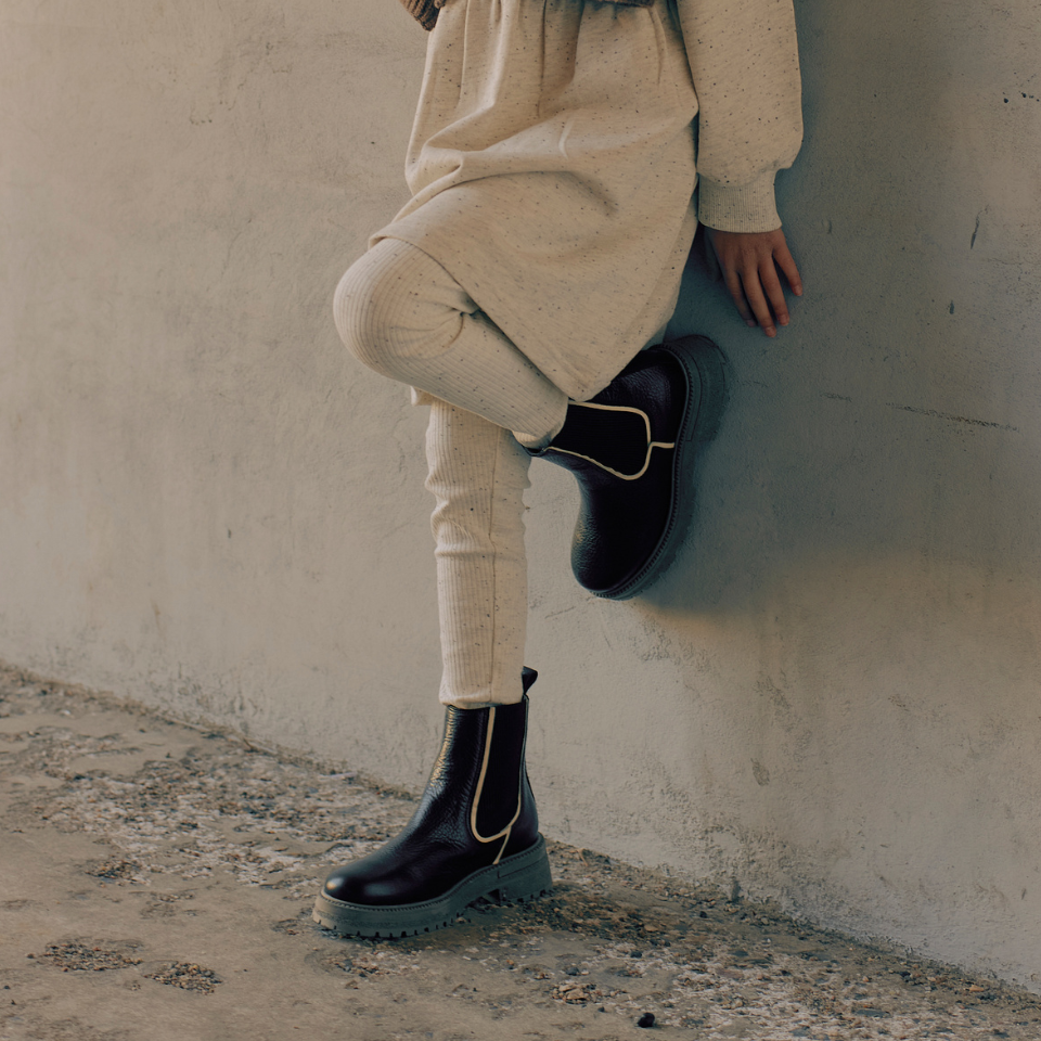 Chelsea boot with contrast detail