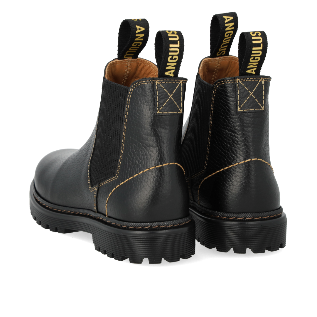 Chelsea boot with logo straps