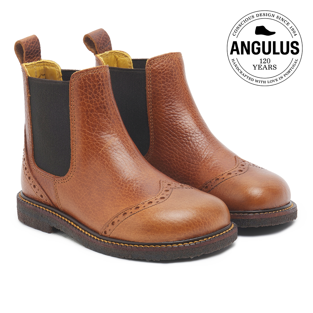 Chelsea Boot with brogue perforation
