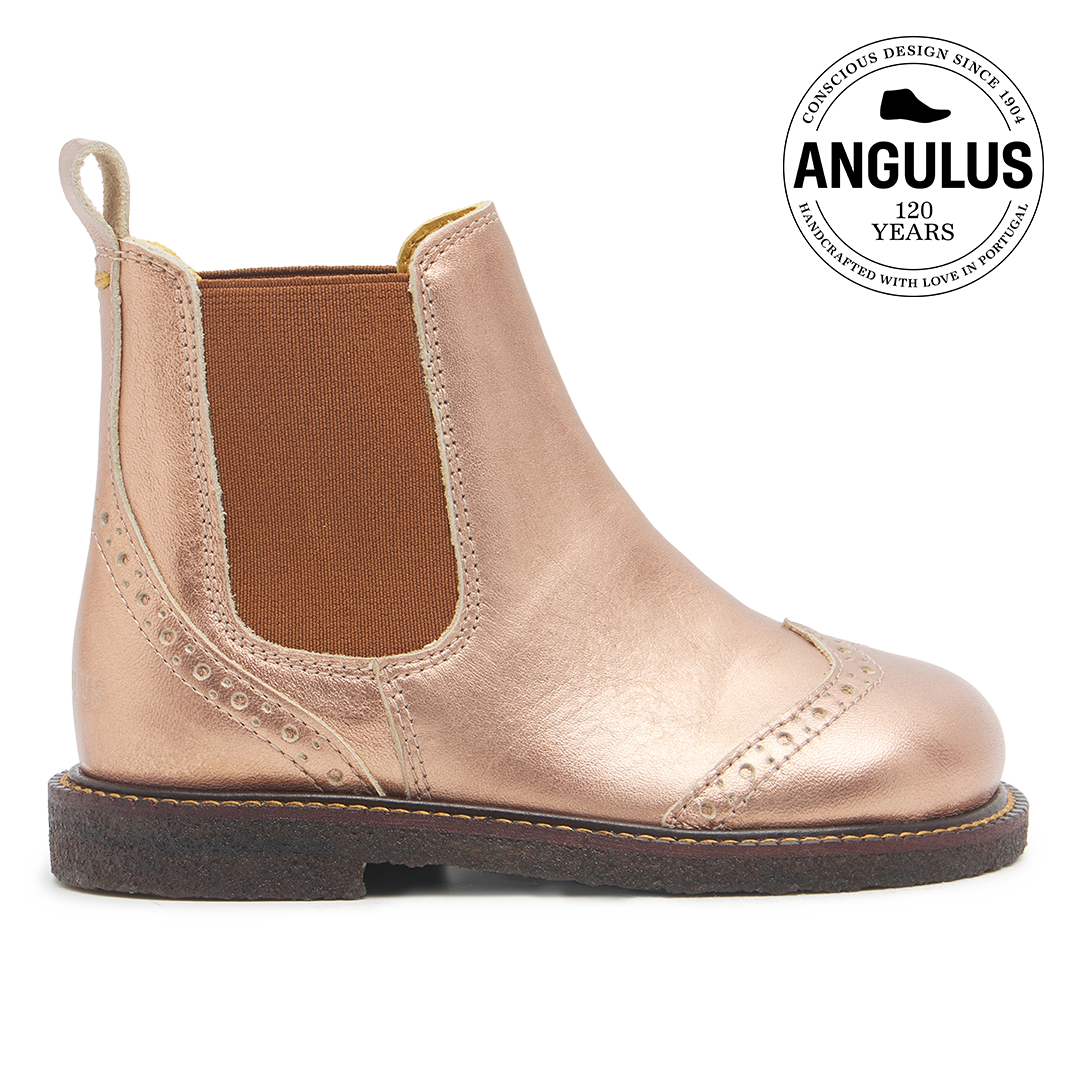Chelsea Boot with brogue perforation