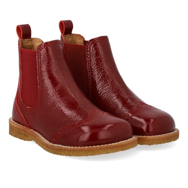 Chelsea boot with decorative brogue lace pattern